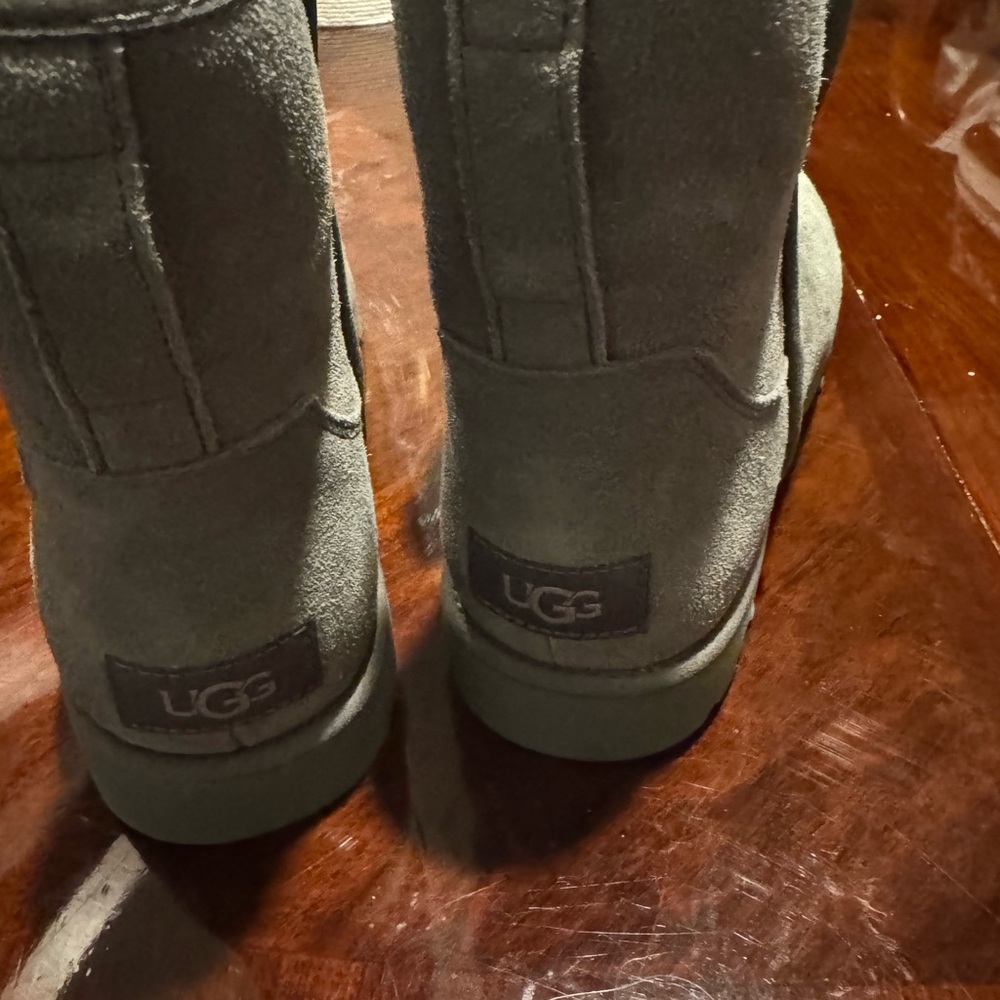 Gray Ugg boots sz.9.5